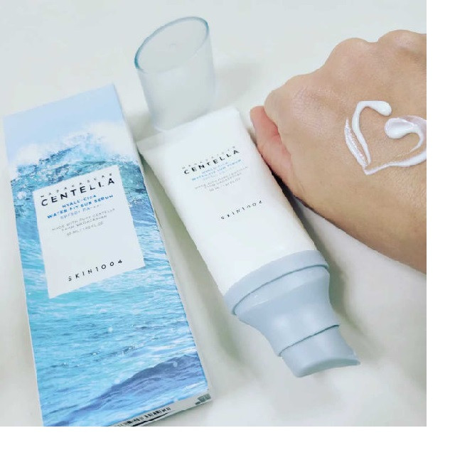کرم ضد آفتاب بدون رنگ سنتلا SPF50 مدل 1004 مناسب پوست حساس خشک و نرمال